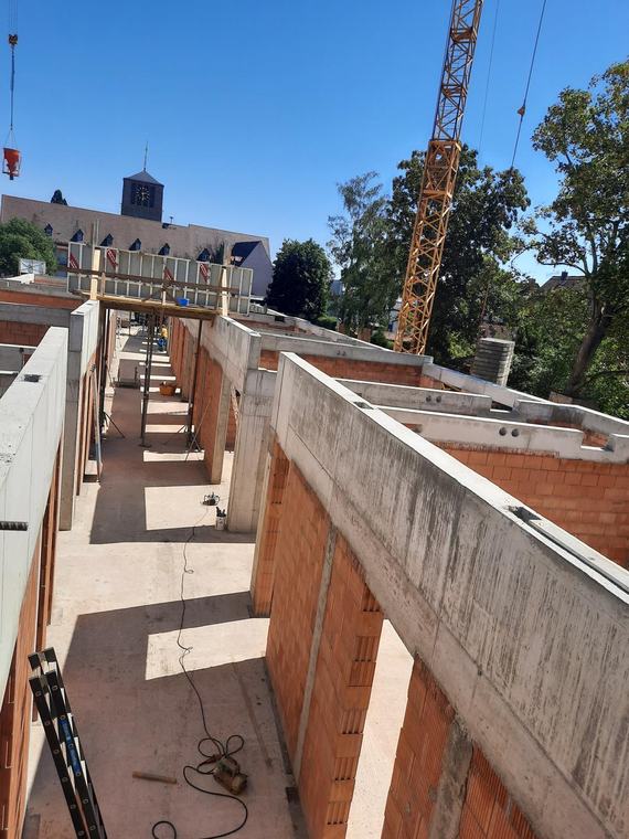 Aufgehendes Mauerwerk mit Betonfertigteilstürzen